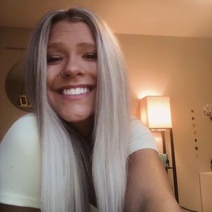 Meet your Posher, Alexis